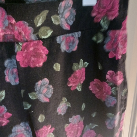 Torrid size 2 black red rose leggings - Picture 2 of 5